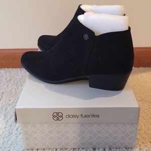 Daisy Fuentes Willie ankle boot